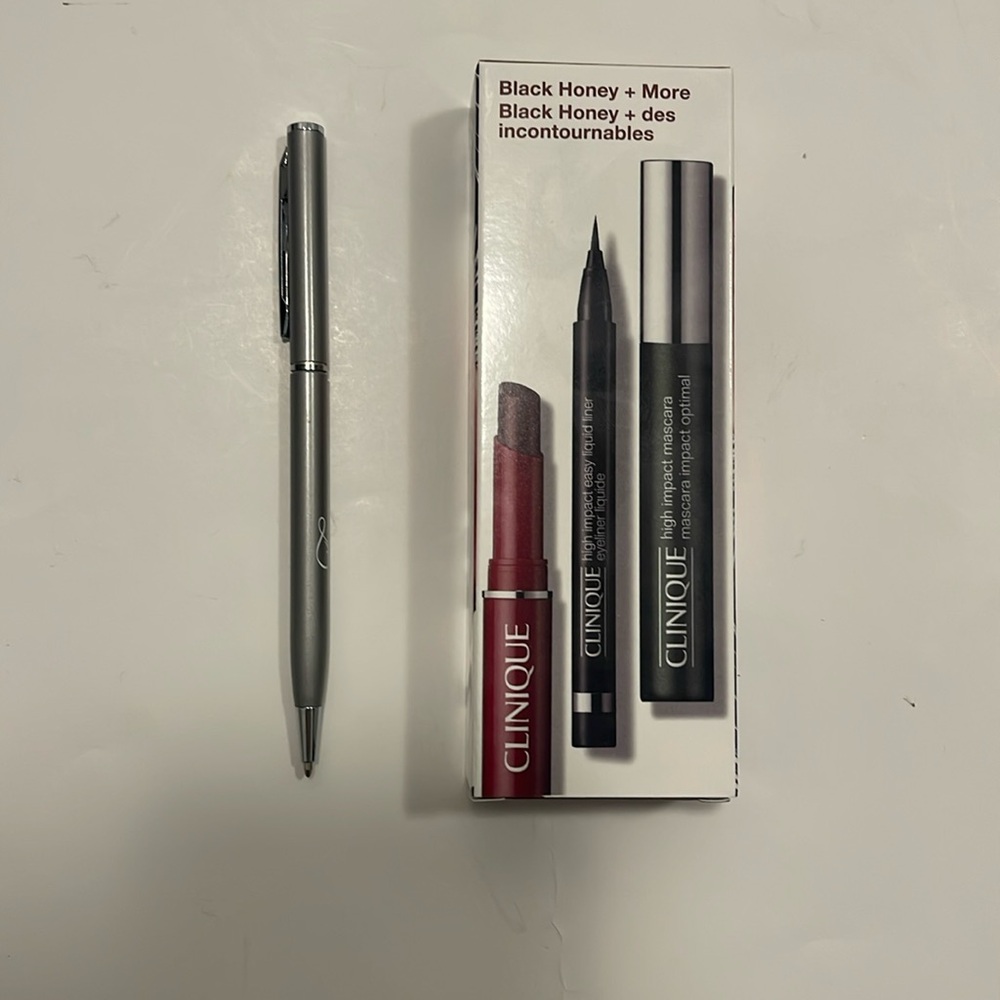 Clinique, Three daily makeup staples in one convenient set 🎁nice little …